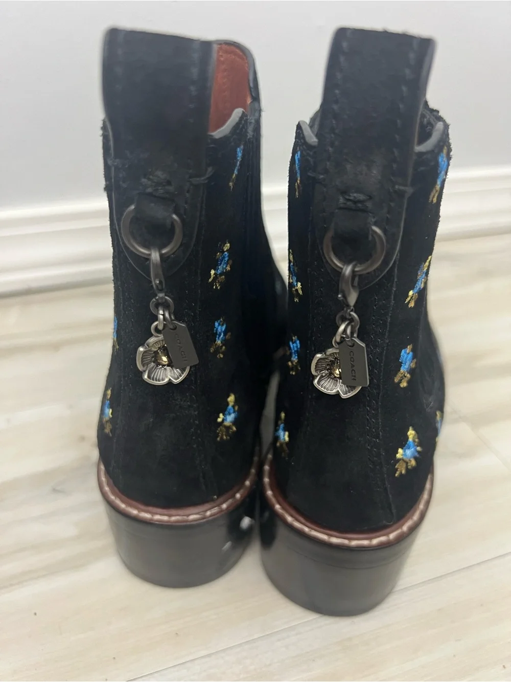 Coach NWOT Bowery Black Suede Floral Embroidery Chelsea Boots